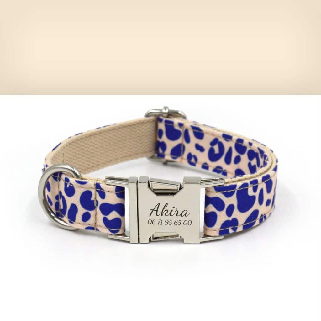 Collier Bande de Canailles motif léopard bleu avec gravure laser