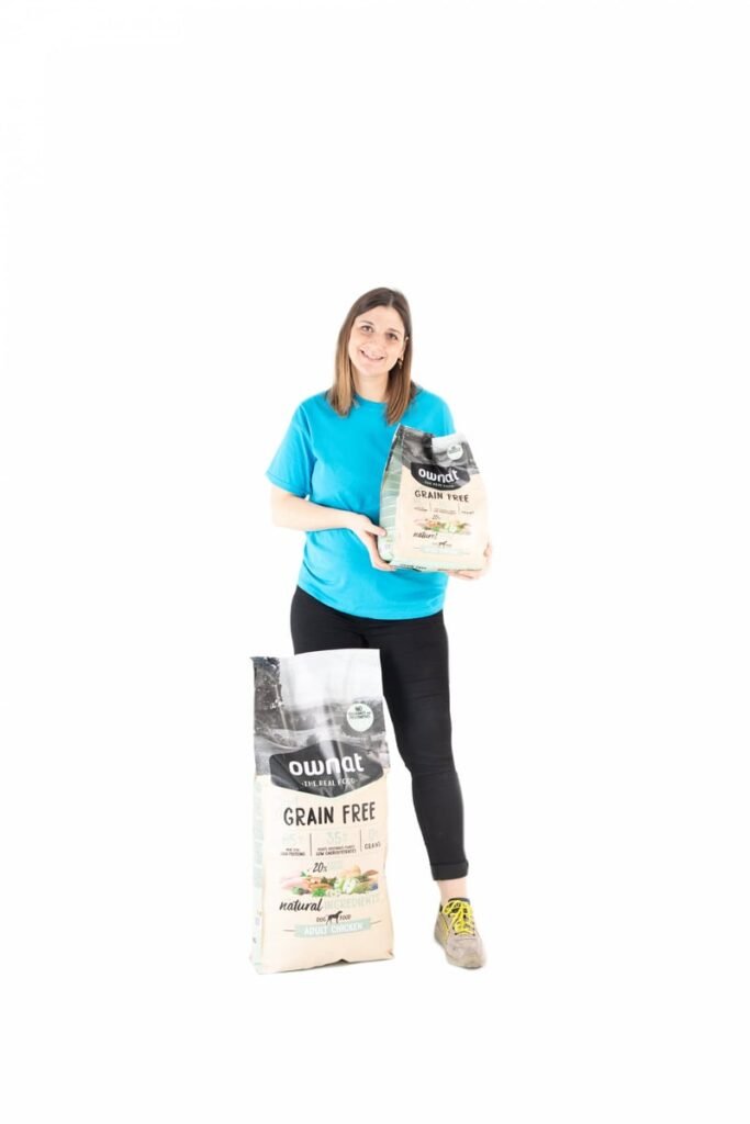 Sacs Ownat Just Grain Free de 3 kg et de 14 kg portés à la main