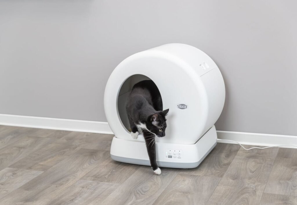 Chat sortant du bac à litière auto-nettoyant Trixie